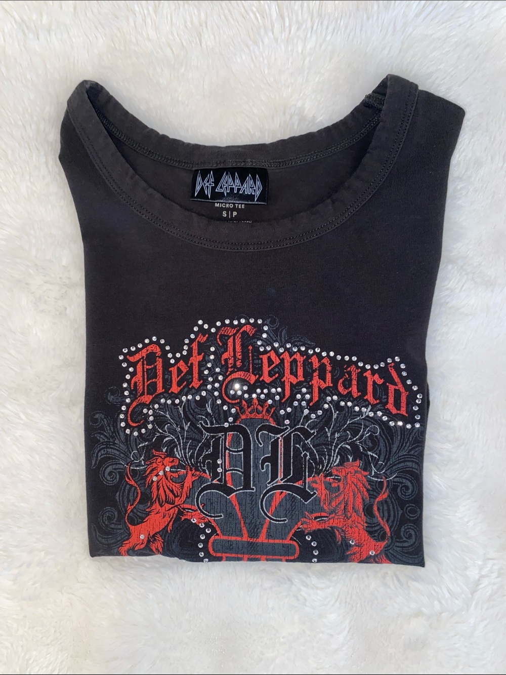 Dark gray short sleeve crop top (DEF LEPPARD)